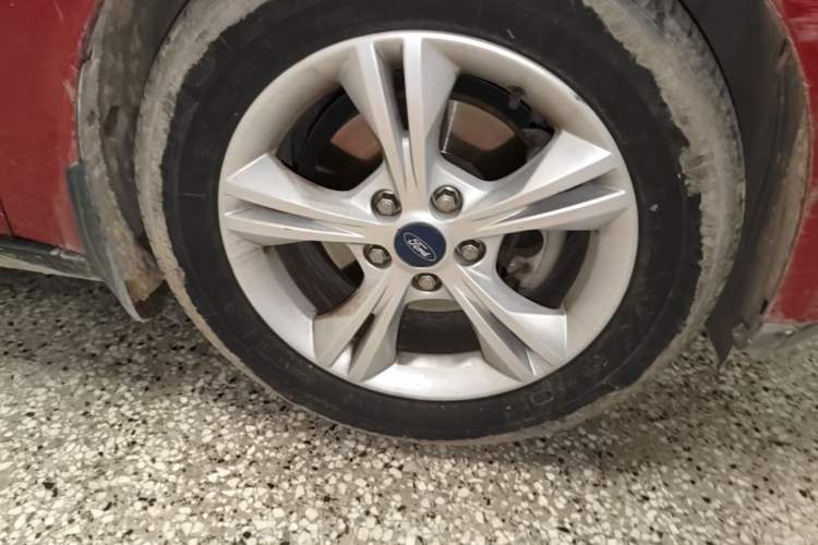 Used Ford Focus 2012 Hatchback 1.6L Automatic Fashion Edition Right Front Wheel Hub