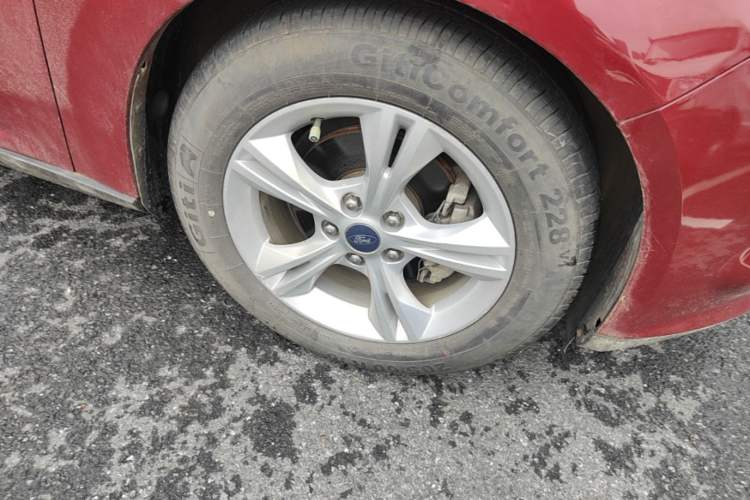 Used Ford Focus 2012 Hatchback 1.6L Automatic Fashion Edition Right Front Wheel Hub