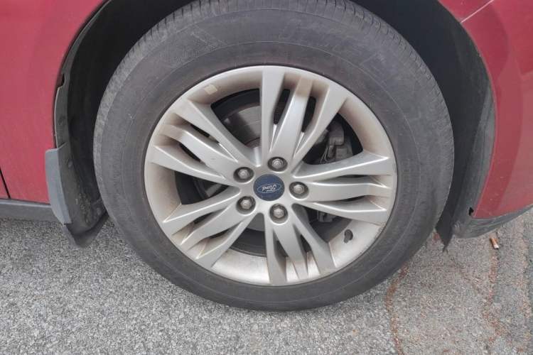 Used Ford Focus 2012 Hatchback 1.6L Automatic Comfort Model Right Front Wheel Hub