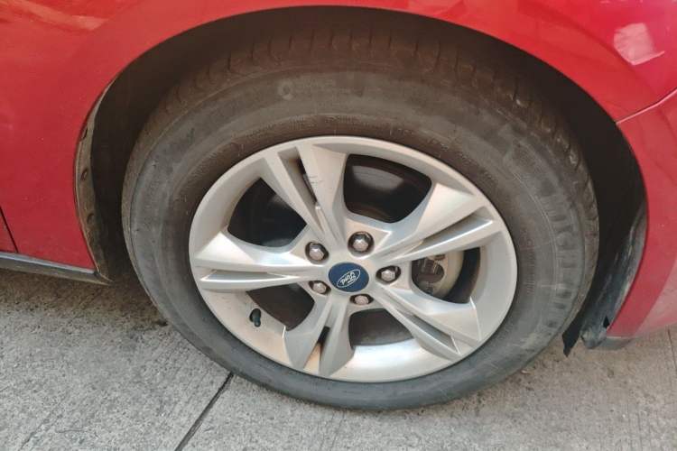 Used Ford Focus 2012 Hatchback 1.6L Automatic Fashion Edition Right Front Wheel Hub