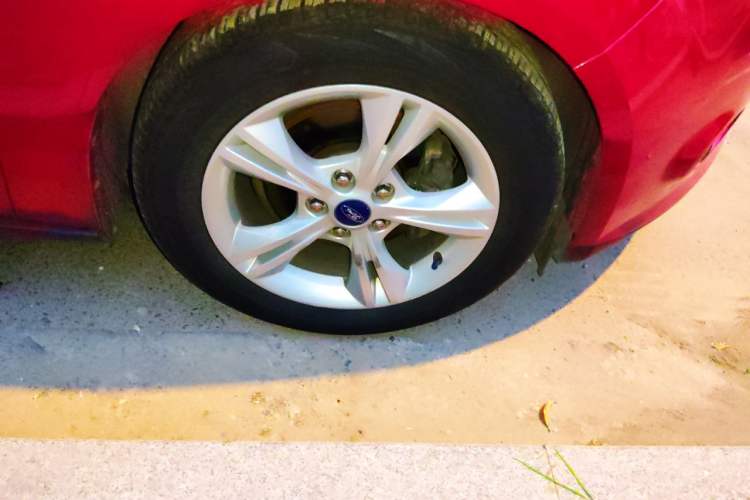 Used Ford Focus 2012 Hatchback 1.6L Manual Fashion Edition Right Front Wheel Hub