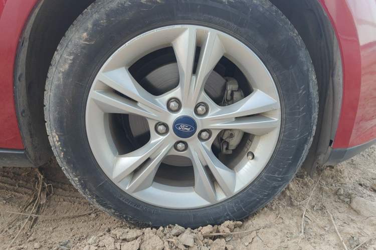 Used Ford Focus 2012 Hatchback 1.6L Automatic Fashion Edition Right Front Wheel Hub