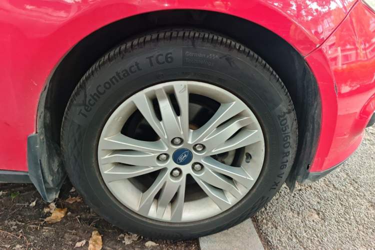 Used Ford Focus 2012 Hatchback 1.6L Manual Comfort Model Right Front Wheel Hub