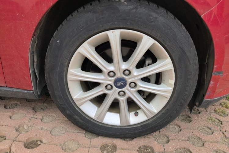 Used Ford Focus 2012 Sedan 2.0L Automatic Flagship Model Right Front Wheel Hub