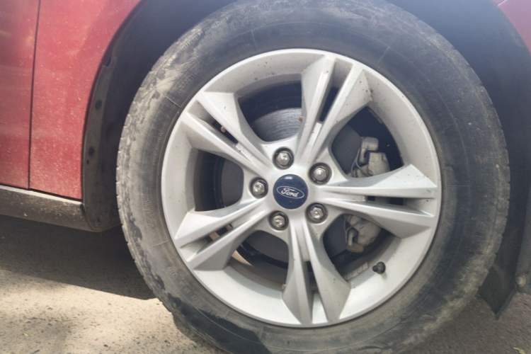 Used Ford Focus 2012 Sedan 1.6L Automatic Fashion Edition Right Front Wheel Hub