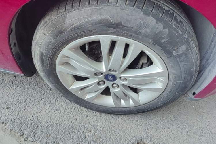 Used Ford Focus 2012 Sedan 1.6L Automatic Comfort Model Right Front Wheel Hub