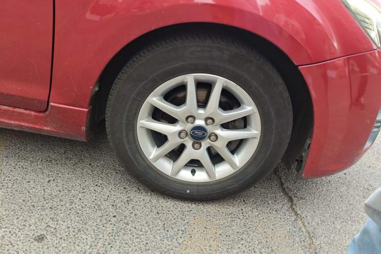 Used Ford Focus 2012 Hatchback Classic 1.8L Manual Fashion Edition Right Front Wheel Hub