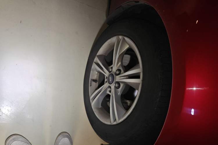 Used Ford Focus 2012 Sedan 1.6L Automatic Fashion Edition Right Front Wheel Hub