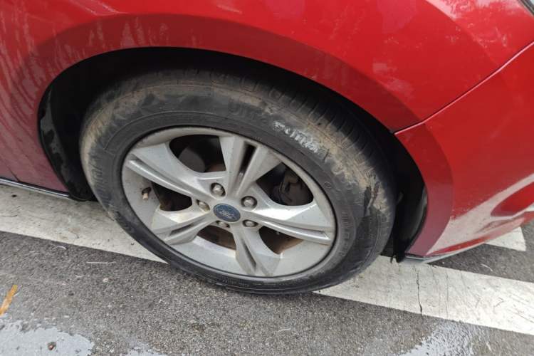 Used Ford Focus 2012 Hatchback 1.6L Automatic Fashion Edition Right Front Wheel Hub