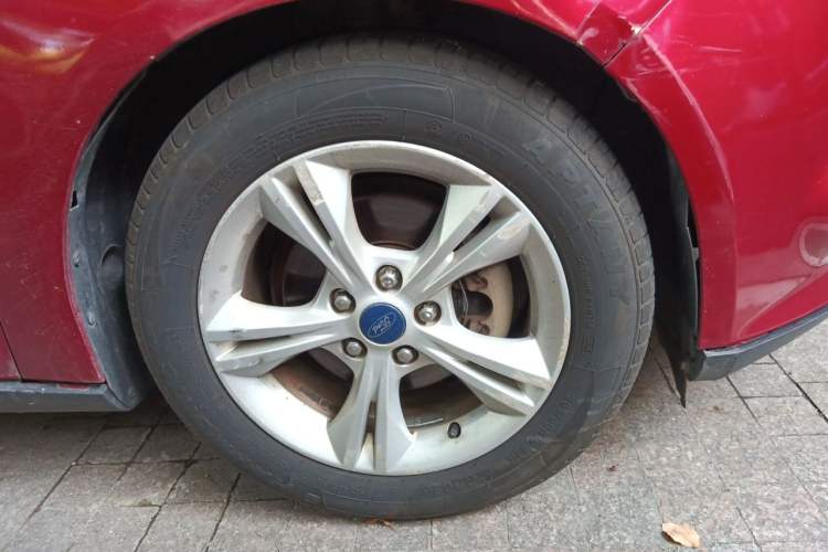 Used Ford Focus 2012 Hatchback 1.6L Automatic Fashion Edition Right Front Wheel Hub