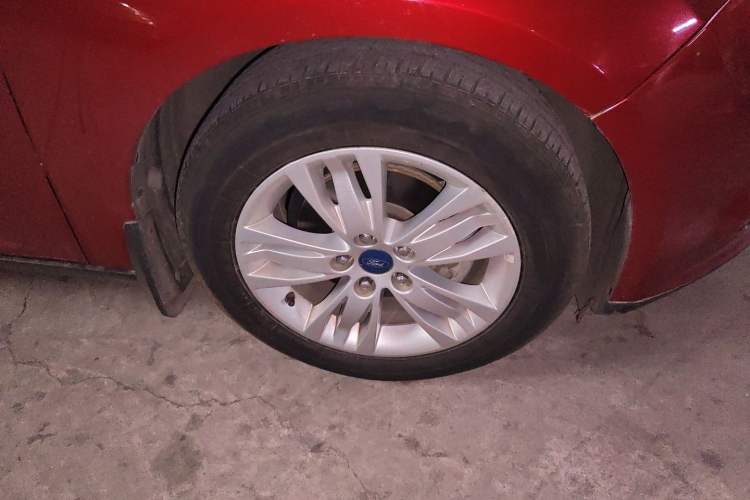 Used Ford Focus 2012 Hatchback 1.6L Automatic Comfort Model Right Front Wheel Hub