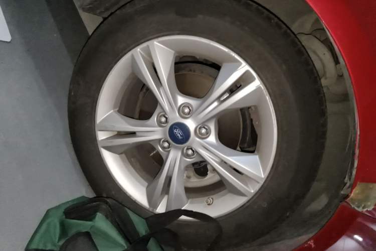 Used Ford Focus 2012 Hatchback 1.6L Automatic Comfort Model Right Front Wheel Hub
