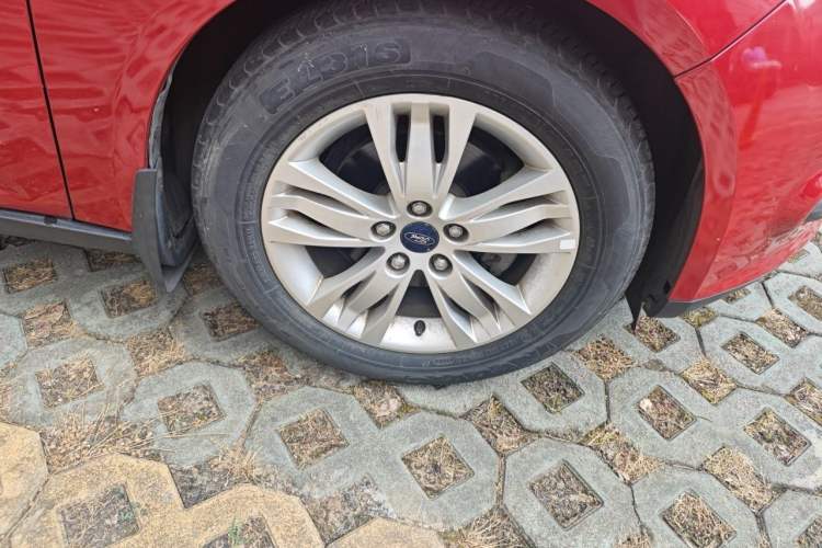 Used Ford Focus 2012 Hatchback 1.6L Automatic Comfort Model Right Front Wheel Hub