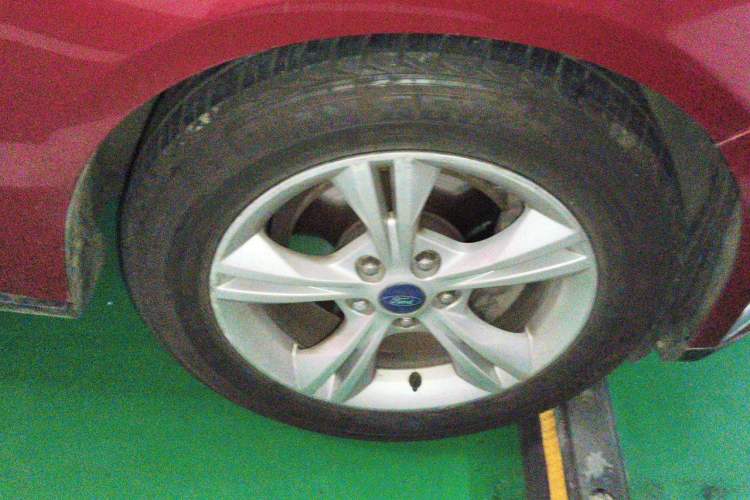 Used Ford Focus 2012 Sedan 1.6L Automatic Fashion Edition Right Front Wheel Hub