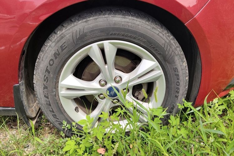Used Ford Focus 2012 Hatchback 1.6L Automatic Fashion Edition Right Front Wheel Hub