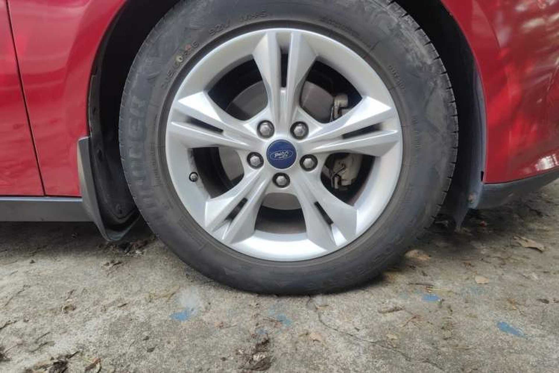 Used Ford Focus 2012 Hatchback 1.6L Automatic Fashion Edition Right Front Wheel Hub