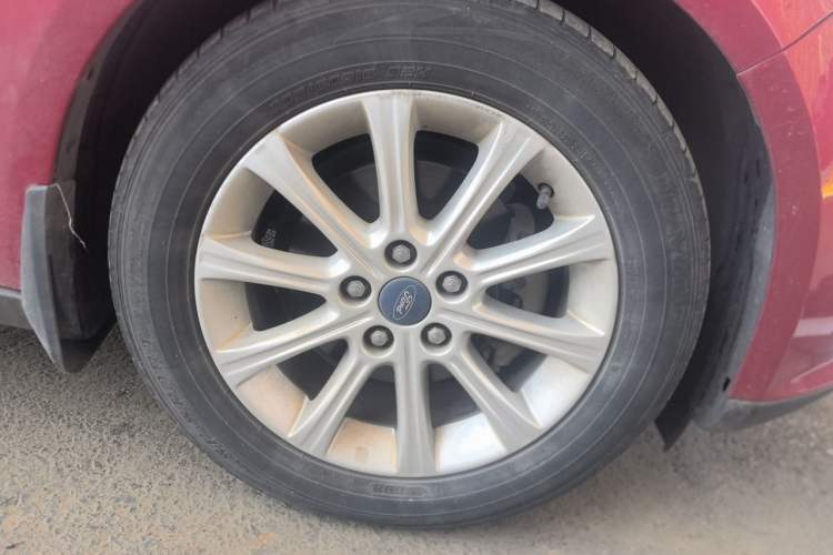 Used Ford Focus 2012 Sedan 1.6L Automatic Prestige Model Right Front Wheel Hub