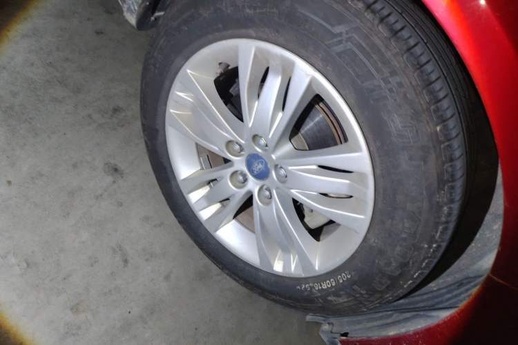 Used Ford Focus 2012 Sedan 1.6L Automatic Comfort Model Right Front Wheel Hub