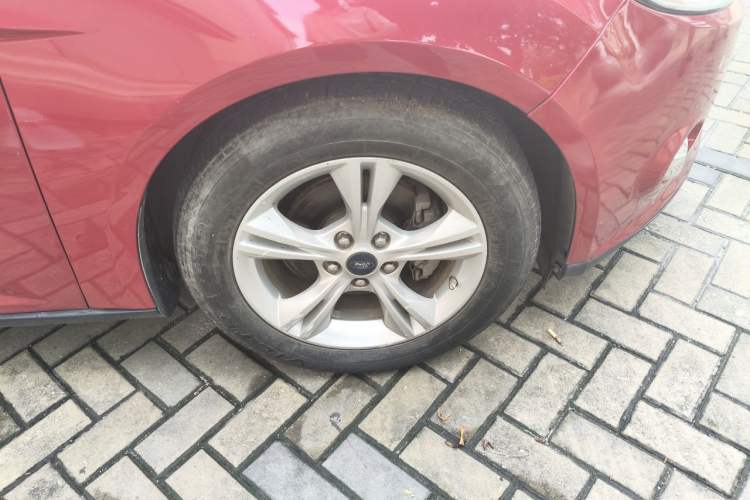 Used Ford Focus 2012 Hatchback 1.6L Automatic Fashion Edition Right Front Wheel Hub