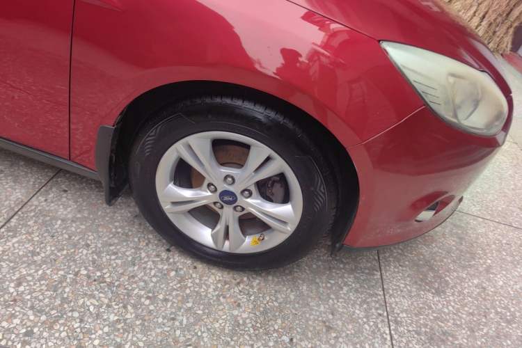 Used Ford Focus 2012 Hatchback 1.6L Automatic Fashion Edition Right Front Wheel Hub
