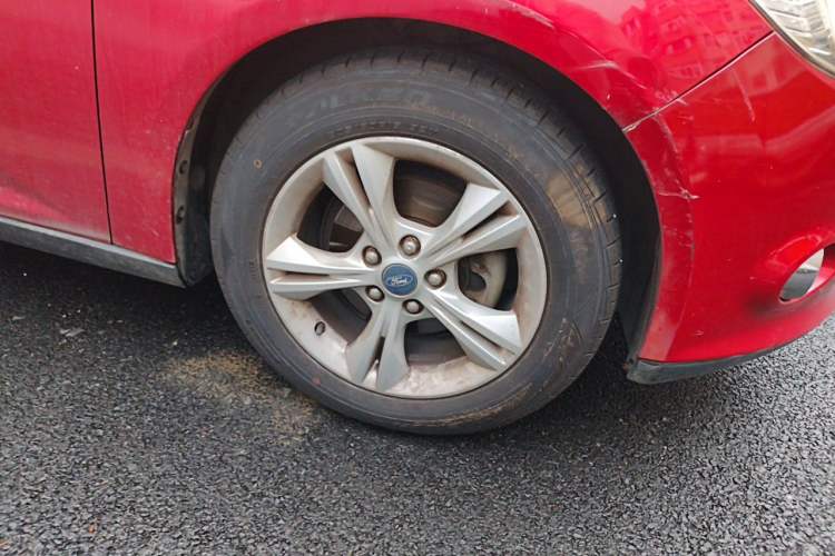 Used Ford Focus 2012 Sedan 1.6L Automatic Fashion Edition Right Front Wheel Hub
