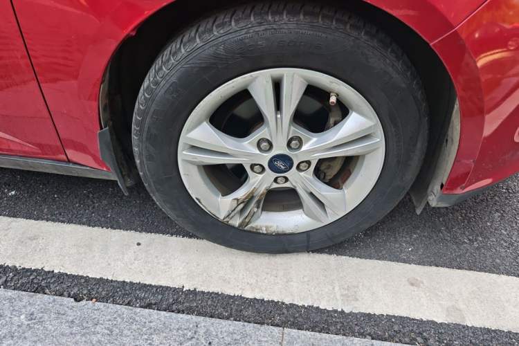 Used Ford Focus 2012 Sedan 1.6L Automatic Fashion Edition Right Front Wheel Hub