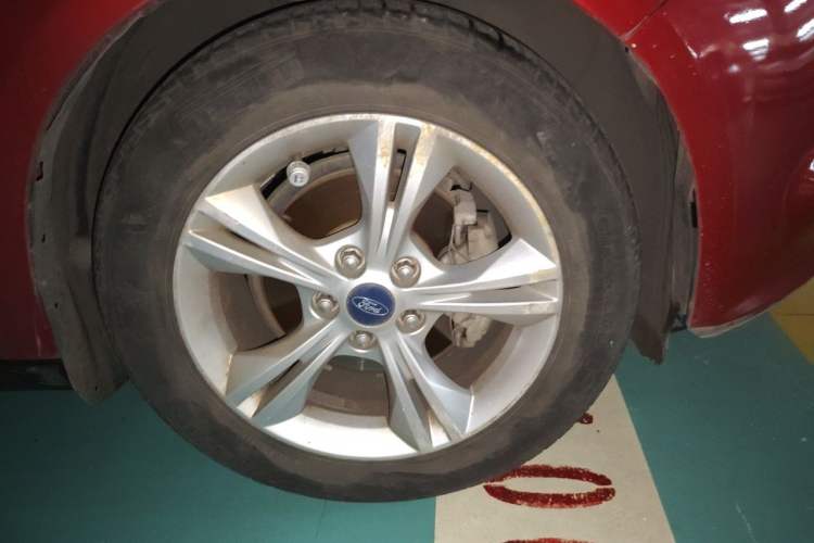 Used Ford Focus 2012 Hatchback 1.6L Automatic Fashion Edition Right Front Wheel Hub