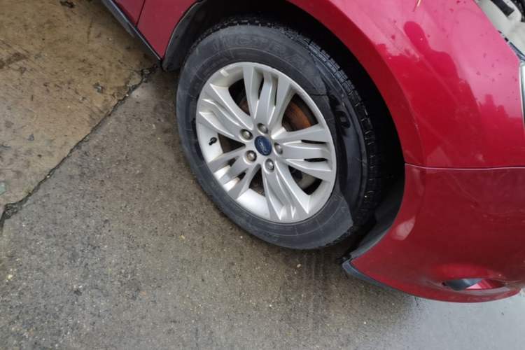Used Ford Focus 2012 Sedan 1.6L Automatic Comfort Model Right Front Wheel Hub