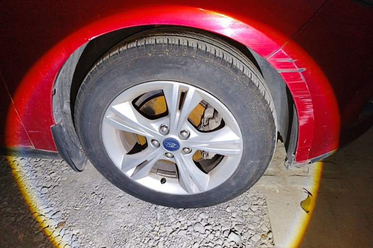 Used Ford Focus 2012 Sedan 1.6L Manual Fashion Edition Right Front Wheel Hub