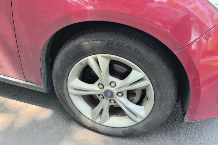 Used Ford Focus 2012 Sedan 1.6L Automatic Fashion Edition Right Front Wheel Hub
