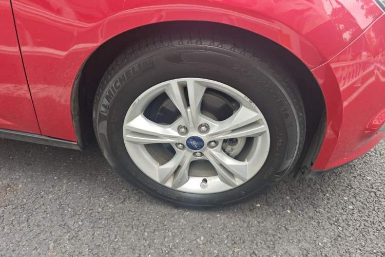 Used Ford Focus 2012 Hatchback 1.6L Automatic Fashion Edition Right Front Wheel Hub
