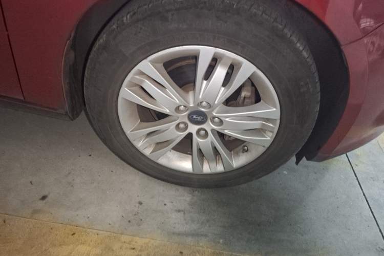 Used Ford Focus 2012 Sedan 1.6L Automatic Comfort Model Right Front Wheel Hub