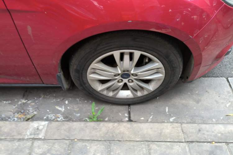 Used Ford Focus 2012 Hatchback 1.6L Automatic Comfort Model Right Front Wheel Hub