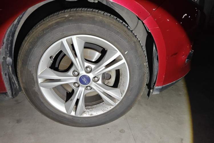 Used Ford Focus 2012 Hatchback 1.6L Automatic Fashion Edition Right Front Wheel Hub