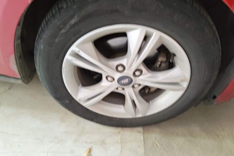 Used Ford Focus 2012 Hatchback 1.6L Automatic Fashion Edition Right Front Wheel Hub
