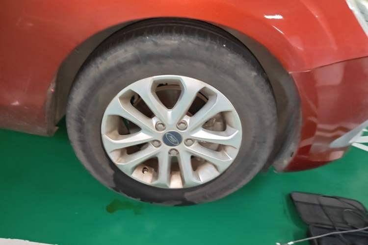 Used Ford Focus 2012 Sedan Classic 1.8L Automatic Fashion Edition Right Front Wheel Hub