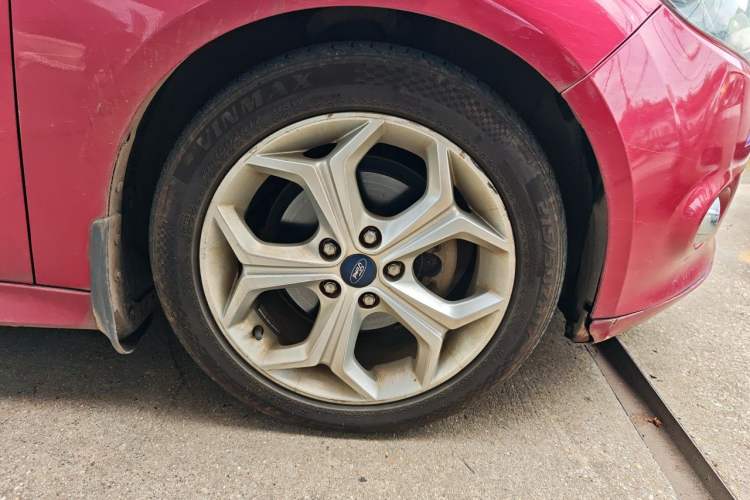 Used Ford Focus 2012 Hatchback 2.0L Automatic Luxury Sport Model Right Front Wheel Hub