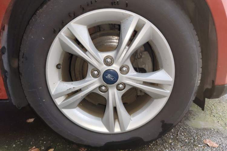 Used Ford Focus 2012 Hatchback 1.6L Automatic Fashion Edition Right Front Wheel Hub