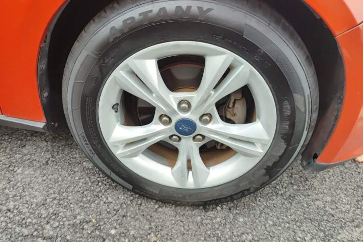 Used Ford Focus 2012 Hatchback 1.6L Automatic Fashion Edition Right Front Wheel Hub