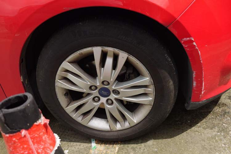 Used Ford Focus 2012 Hatchback 1.6L Automatic Fashion Edition Right Front Wheel Hub