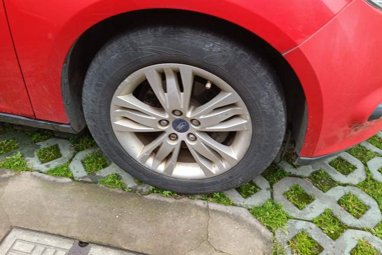 Used Ford Focus 2012 Hatchback 1.6L Manual Comfort Model Right Front Wheel Hub