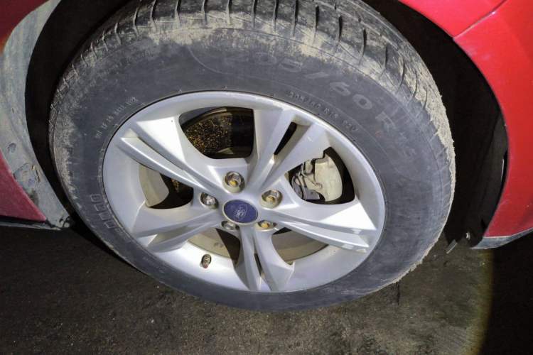 Used Ford Focus 2012 Sedan 1.6L Automatic Fashion Edition Right Front Wheel Hub
