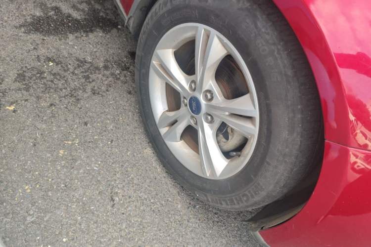 Used Ford Focus 2012 Sedan 1.6L Automatic Fashion Edition Right Front Wheel Hub