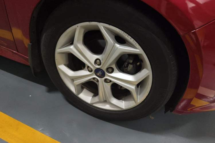 Used Ford Focus 2012 Hatchback 2.0L Automatic Luxury Sport Model Right Front Wheel Hub