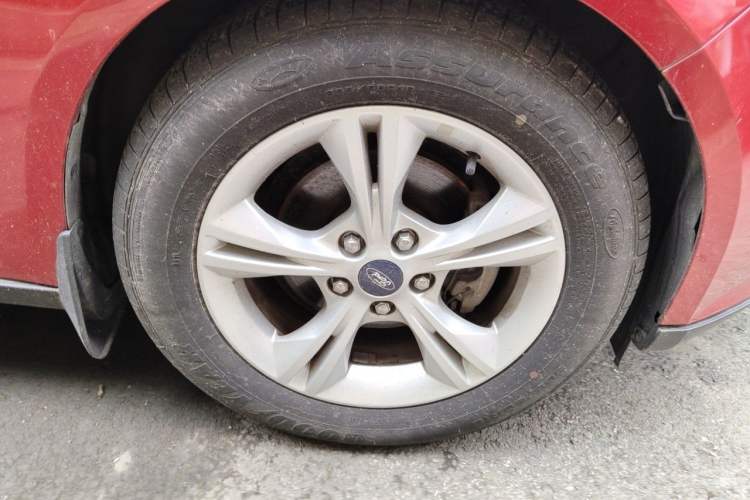 Used Ford Focus 2012 Sedan 1.6L Automatic Fashion Edition Right Front Wheel Hub