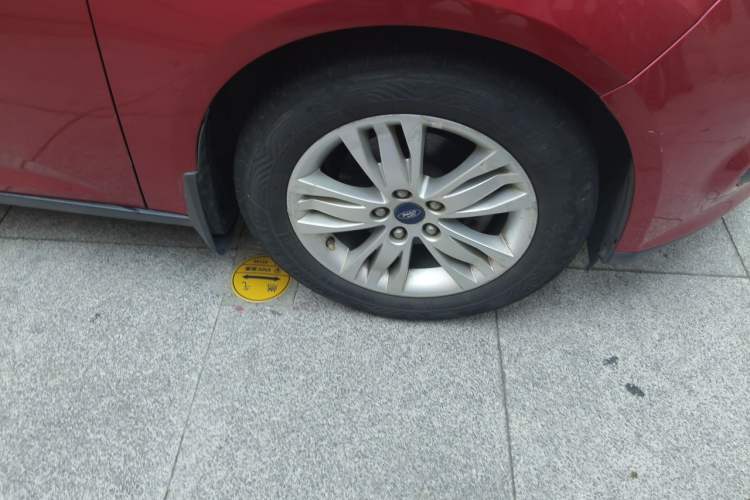 Used Ford Focus 2012 Hatchback 1.6L Automatic Comfort Model Right Front Wheel Hub