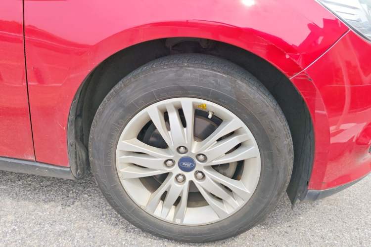 Used Ford Focus 2012 Sedan 1.6L Automatic Comfort Model Right Front Wheel Hub