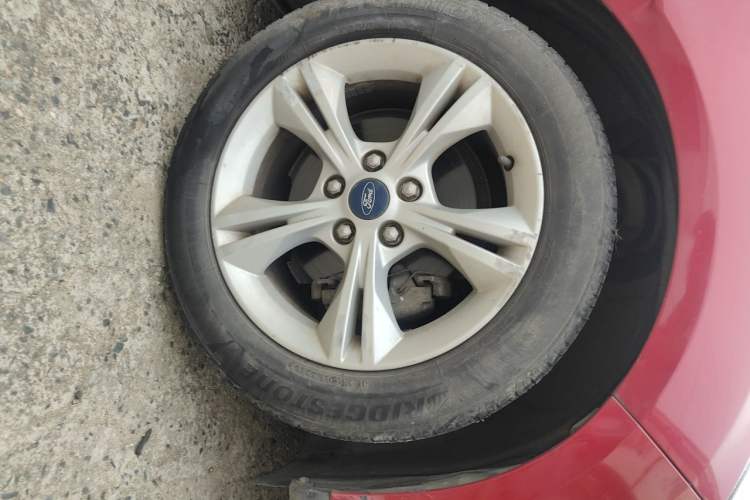 Used Ford Focus 2012 Hatchback 1.6L Automatic Fashion Edition Right Front Wheel Hub
