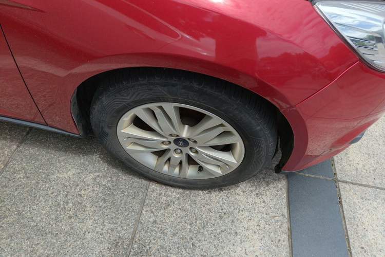 Used Ford Focus 2012 Sedan 1.6L Automatic Comfort Model Right Front Wheel Hub