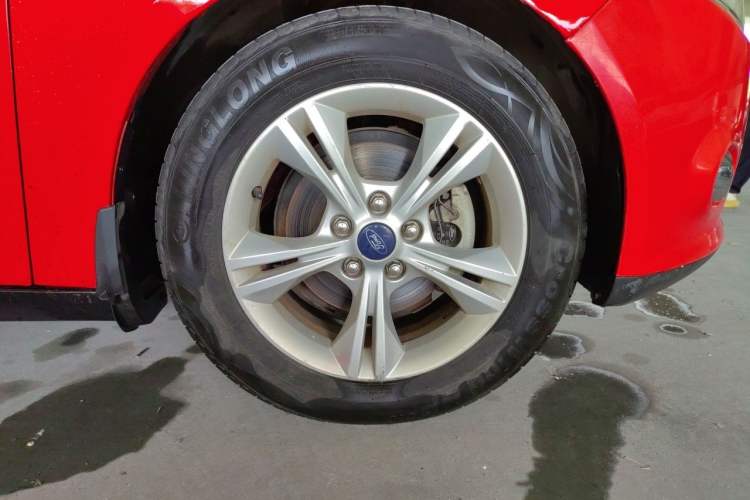 Used Ford Focus 2012 Hatchback 1.6L Automatic Fashion Edition Right Front Wheel Hub